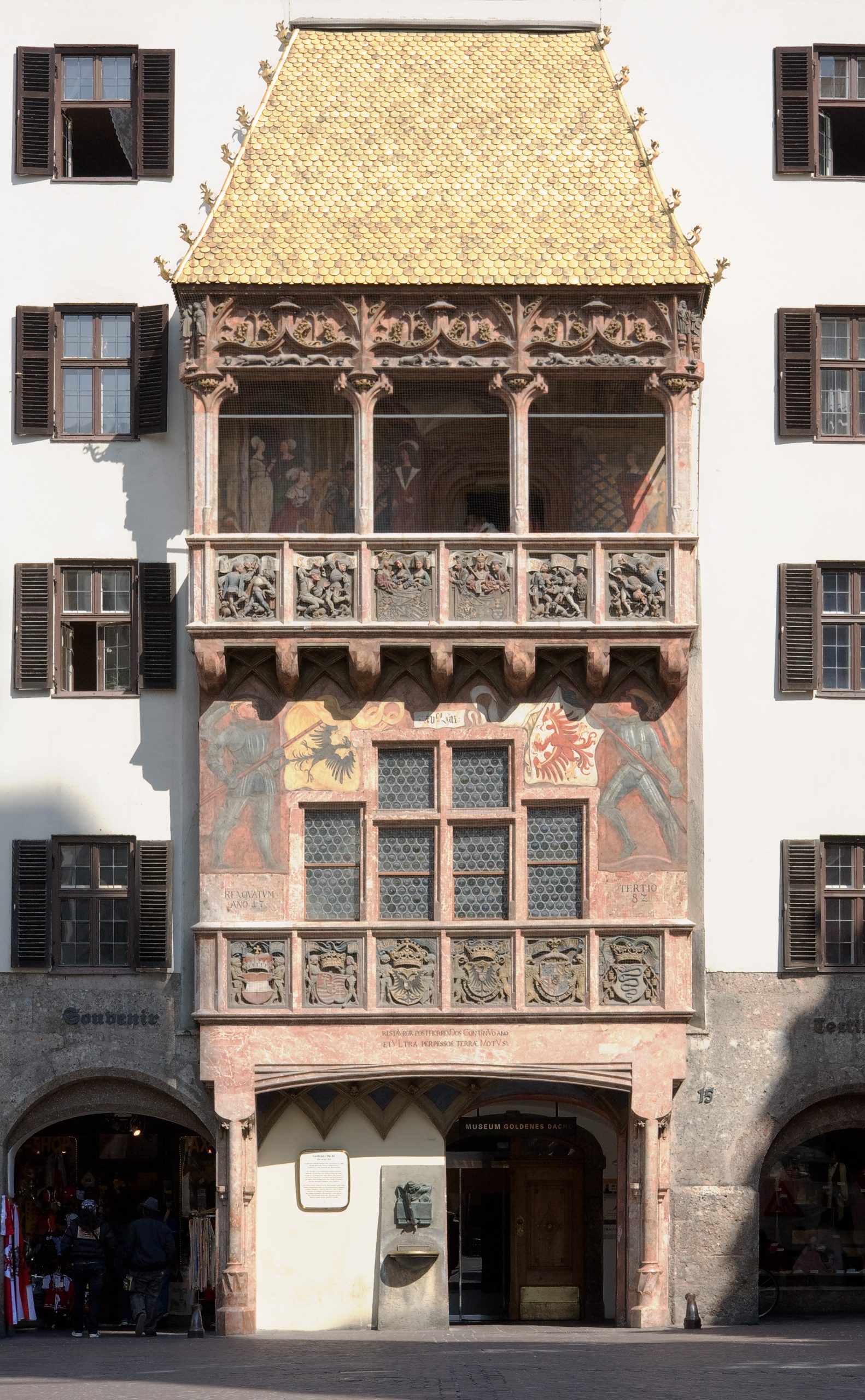 Innsbruck Goldenes Dachel von vorne